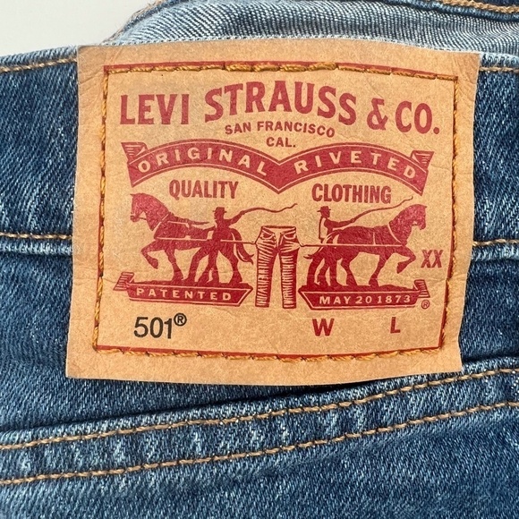 Levis' 501 Button-Fly Cut-Off Jean Shorts Size 28 Women’s - Picture 2 of 12